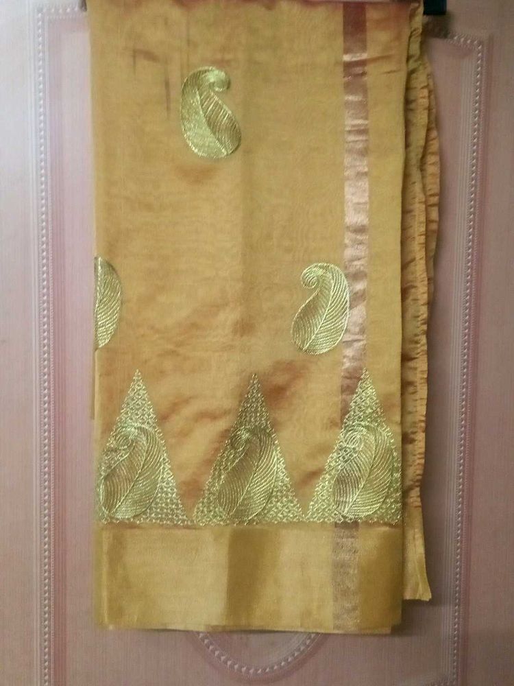 Golden Saree&amp;Brick Red Stiched Blouse