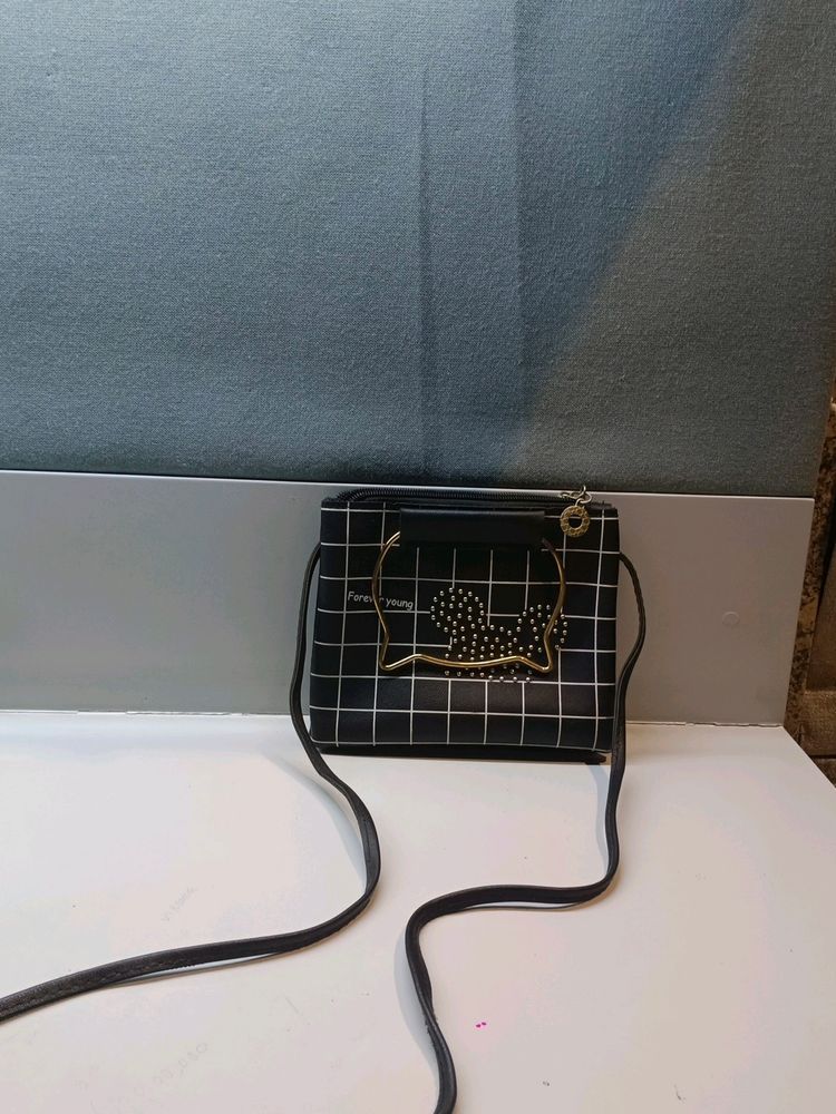 Slingbag With Hello Kitty Shaped Handles