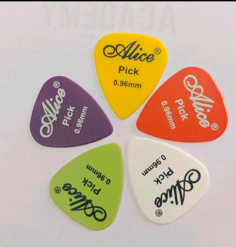GUITAR PICKS SET OF 5