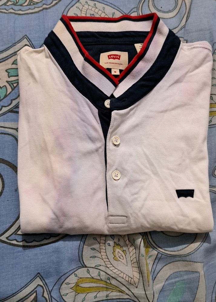Branded t shirt for man.