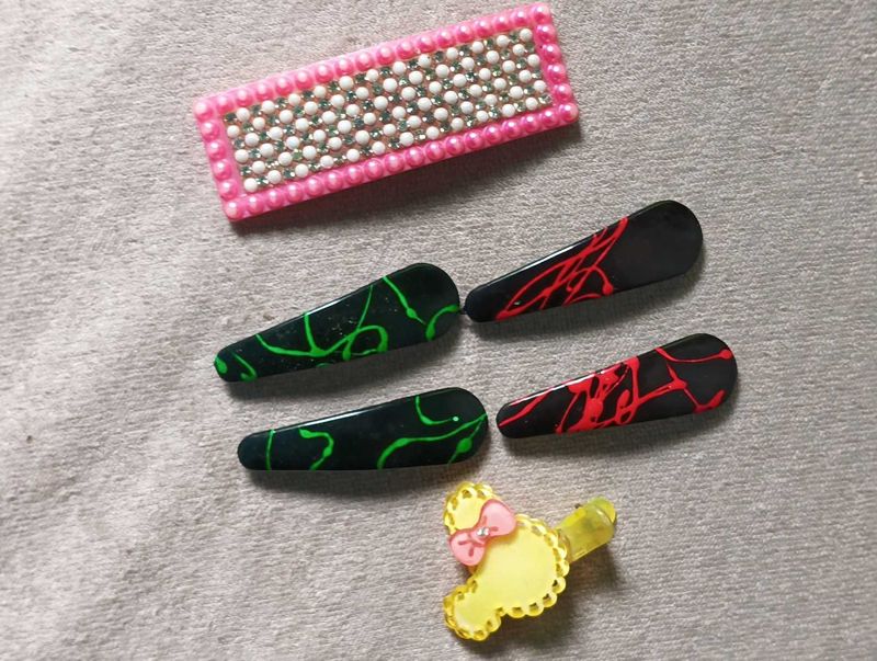 Set Of 4 Hair Clips For Girls