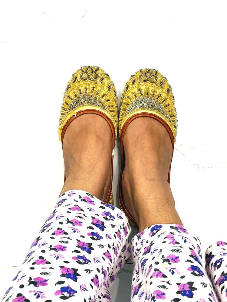 Embroidered Ethnic Juttis