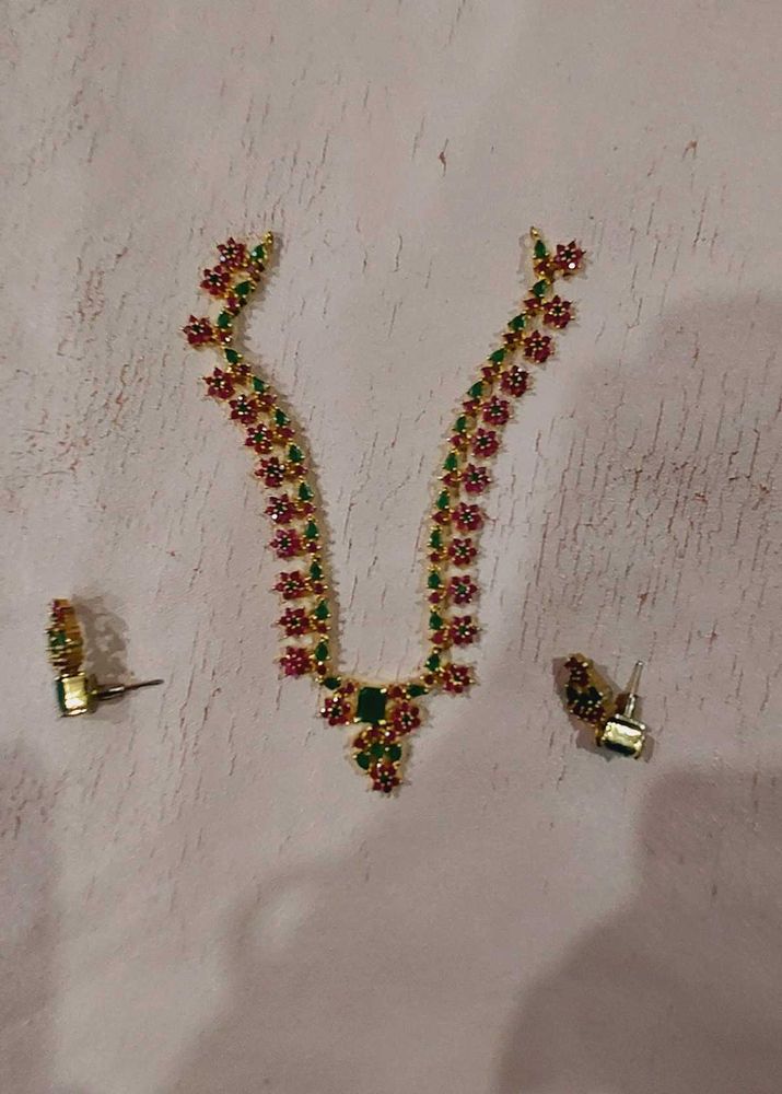 Set With Ear Chains