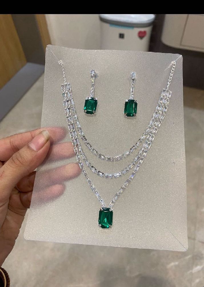 Emerald Jewelry Set