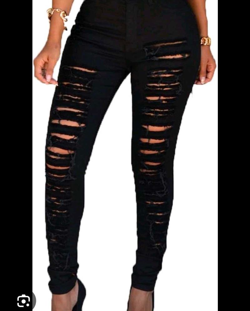 Ripped Black Skinny jeans 🖤.👖