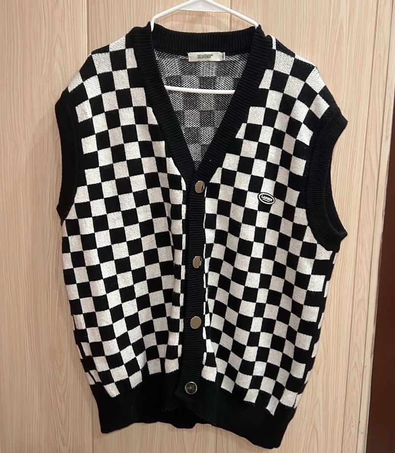 Checkered Sleeveless Knit Top