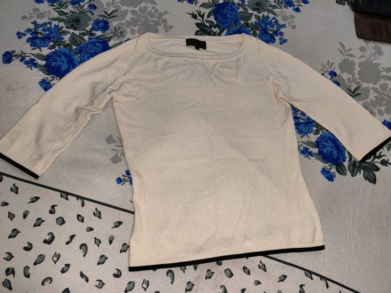 🖤🤍Plain White Tshirt With Black Boarder🤍🖤