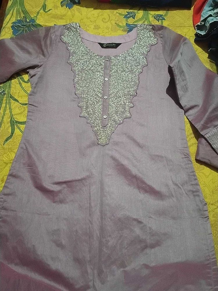 Elegant Embroidered Kurta Set 🌹