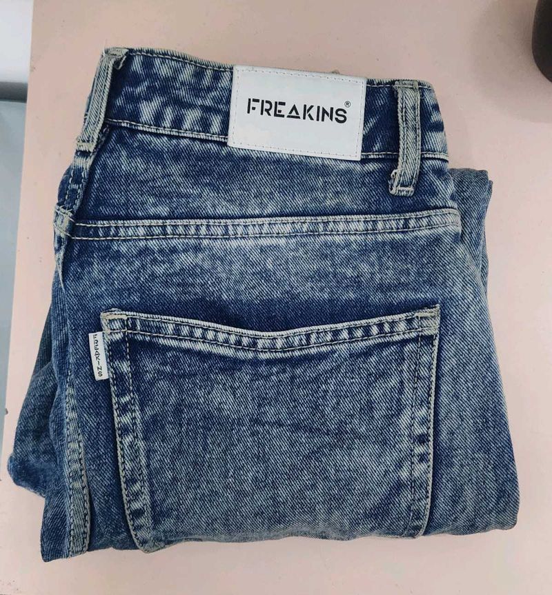 Freakins high-waist, straight fit jeans!
