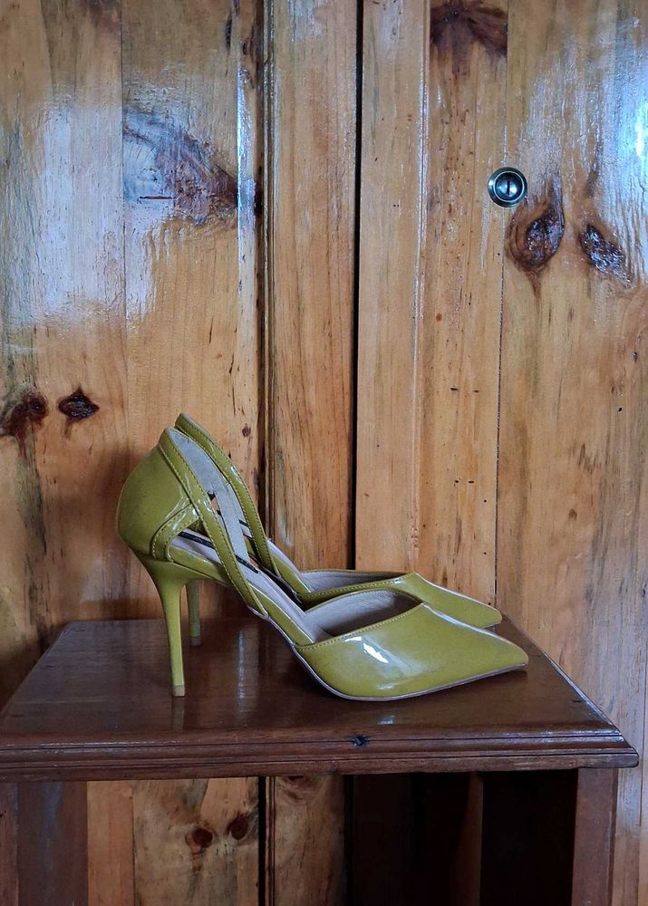 Pointed Heels
