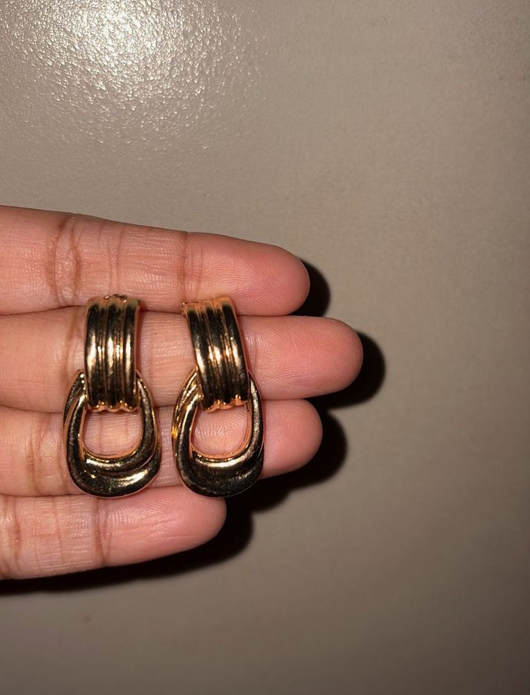 Vintage Gold Oval Drop Earrings