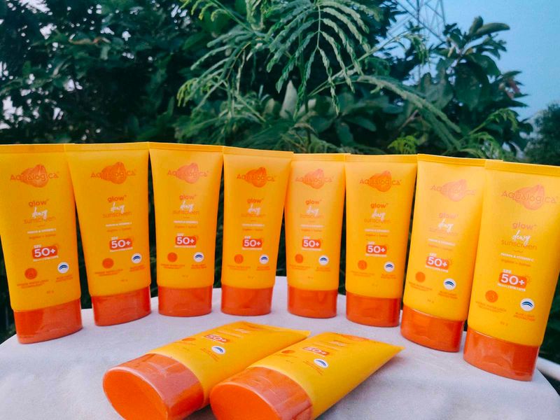 Aqualogica 80g Glow 🌟 Dewy Sunscreen ✨