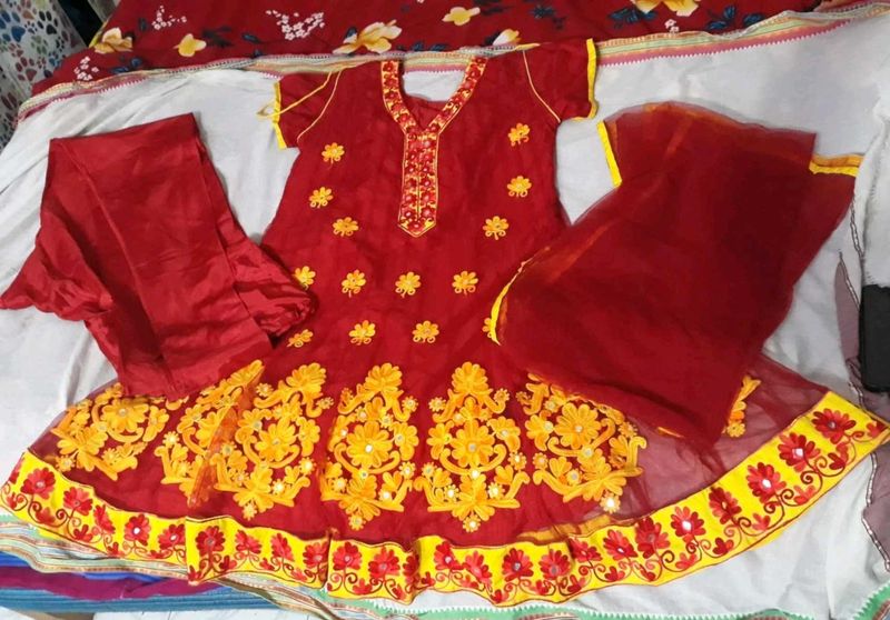Elegant Red &amp; Gold Kurta Set