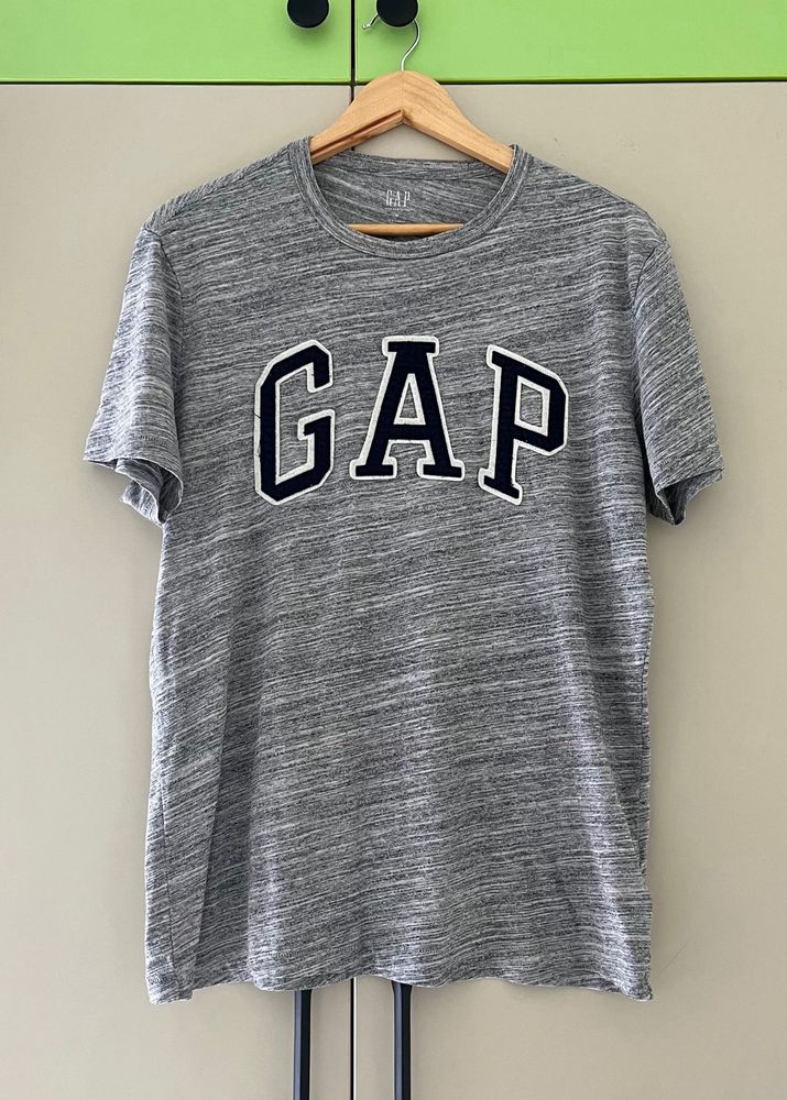 GAP Graphic Tee - Casual Style