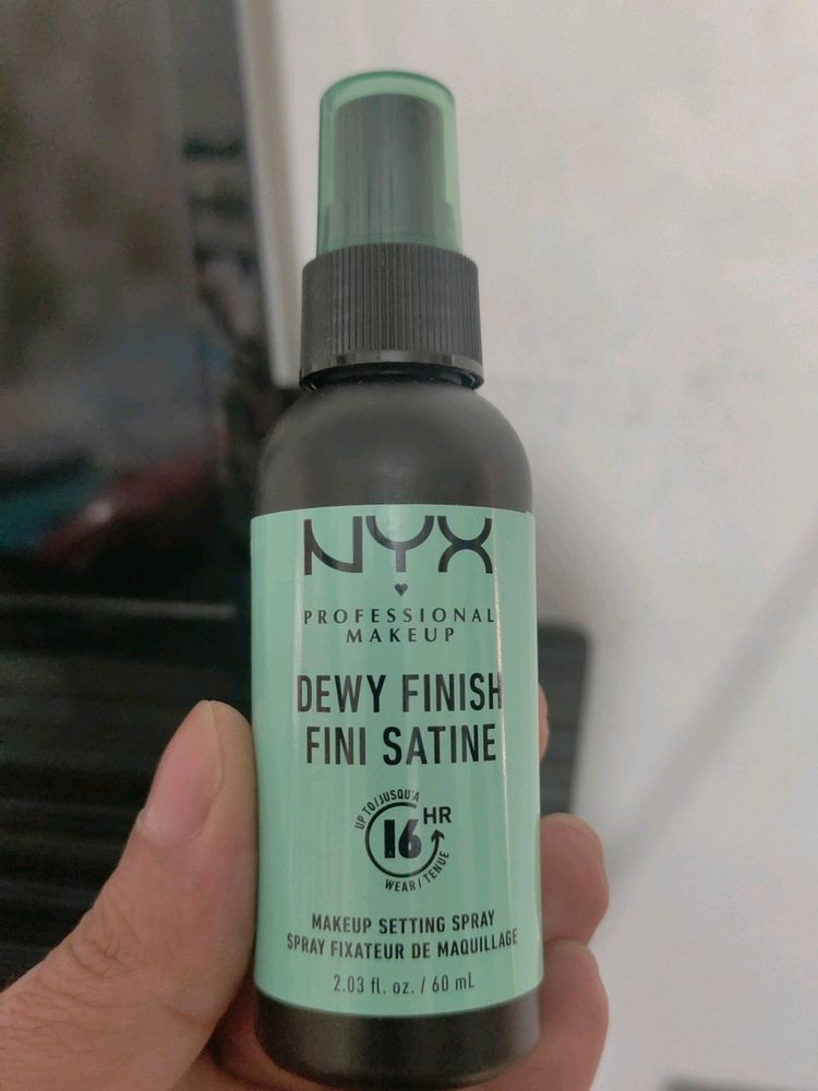 NYX DEWY MAKEUP SETTING SPREY