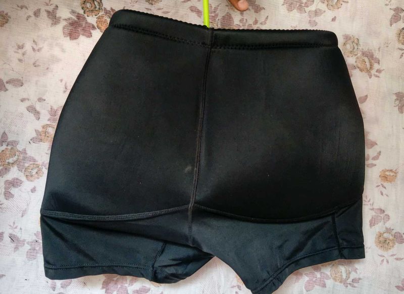 Black padded hip/butt enhancer shapewear