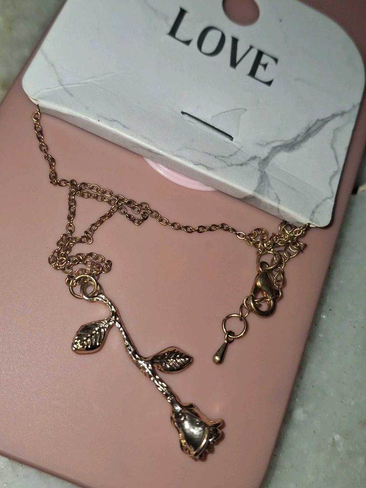 Rose Pendant Necklace