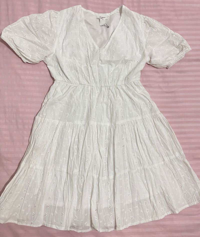 🐻‍❄️White Eyelet Puff Sleeve Tiered Dress