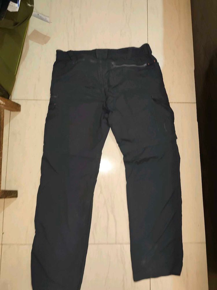 Men&#39;s Black Parachute Cargo Pants - Size 32 (Good