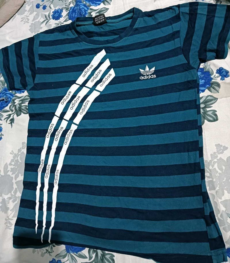 Adidas tshirt 32,34 size in