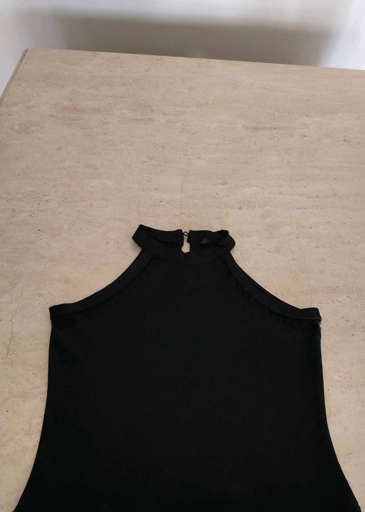 Hot black sleeveless top