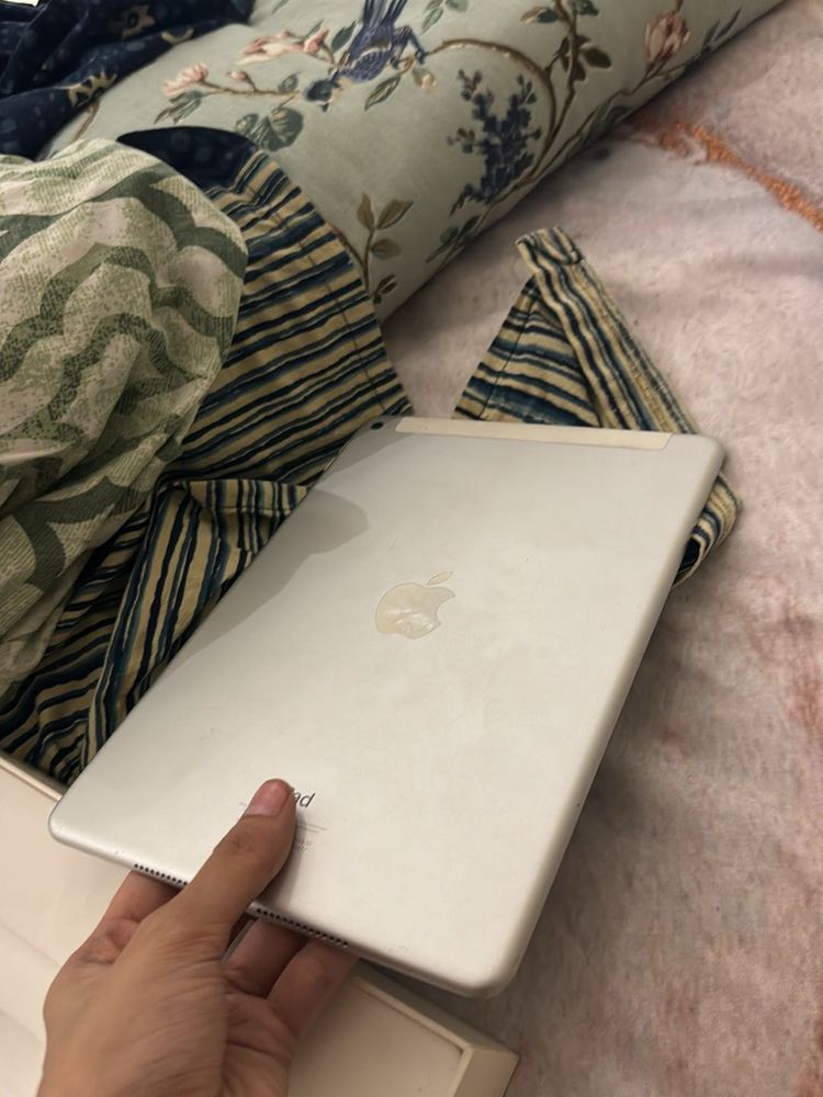 Silver I Pad Air 2 With Box And Bill