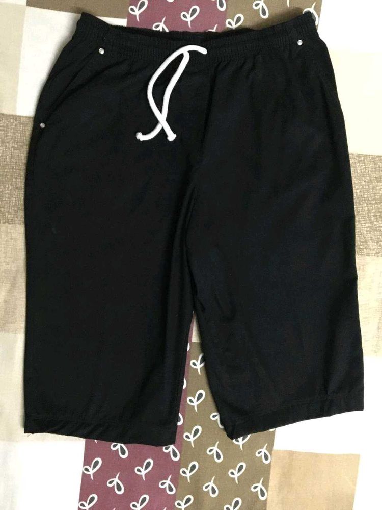 Unisex black caprie