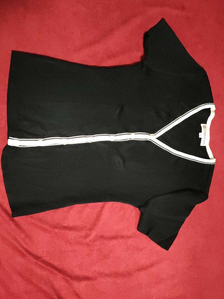 Black &amp; White V-Neck Top