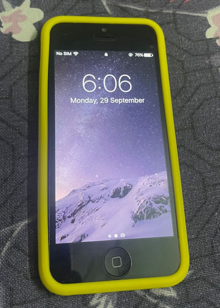 Apple iPhone 5c (White, Rare Collectible)
