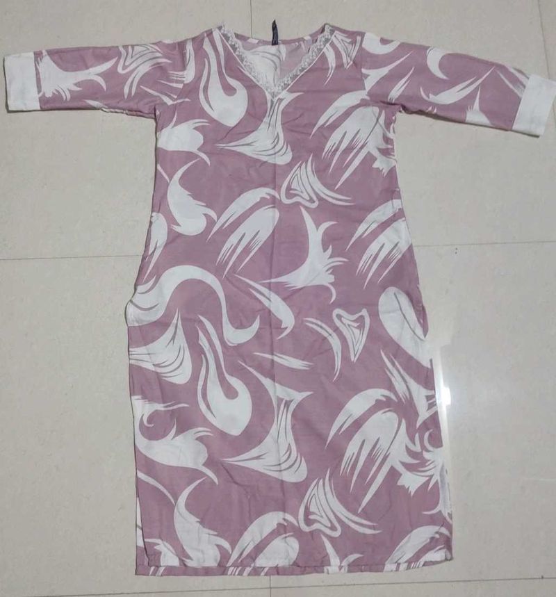 Straight Fit Kurta With V-neck Lace.