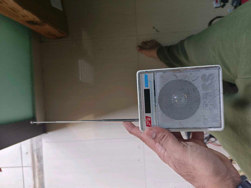 Vintage Portable Radio -{ not working}