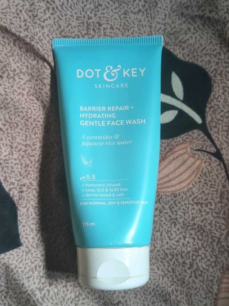 Dot &amp; Key Face Wash