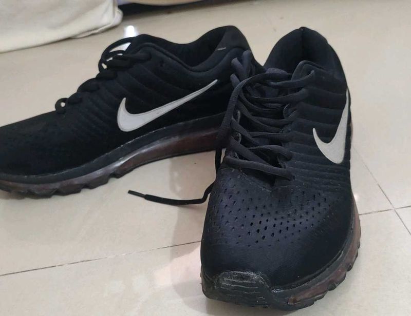 Nike Black Sneakers