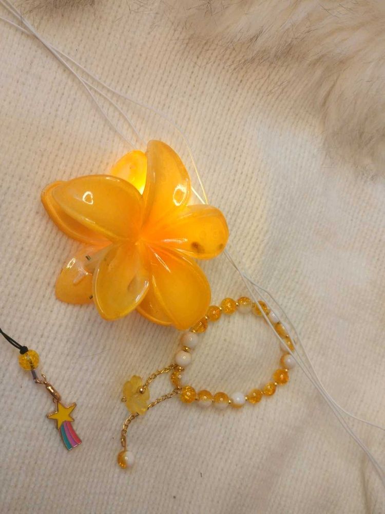 Yellow Flower Accessory Set