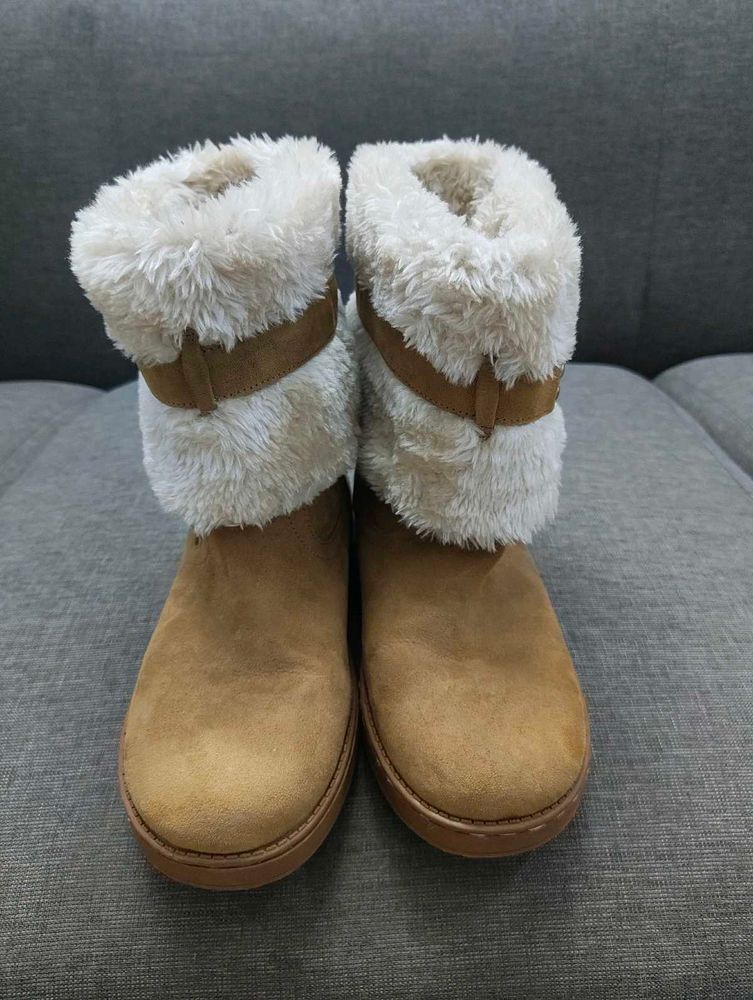 Guess Uggs Lookalike suede tan fluffy boots