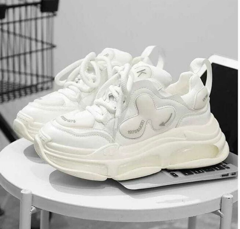White Chunky Sneakers Z BLUE 🔥