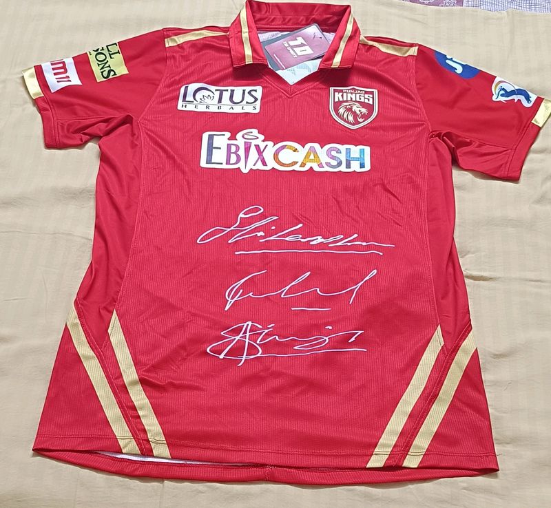New Unused Punjab Kings Signed Official Cricket Merchandise - Red T Shirt (Tag Attached But No Price Mentioned So Selling As Like New) Size- L