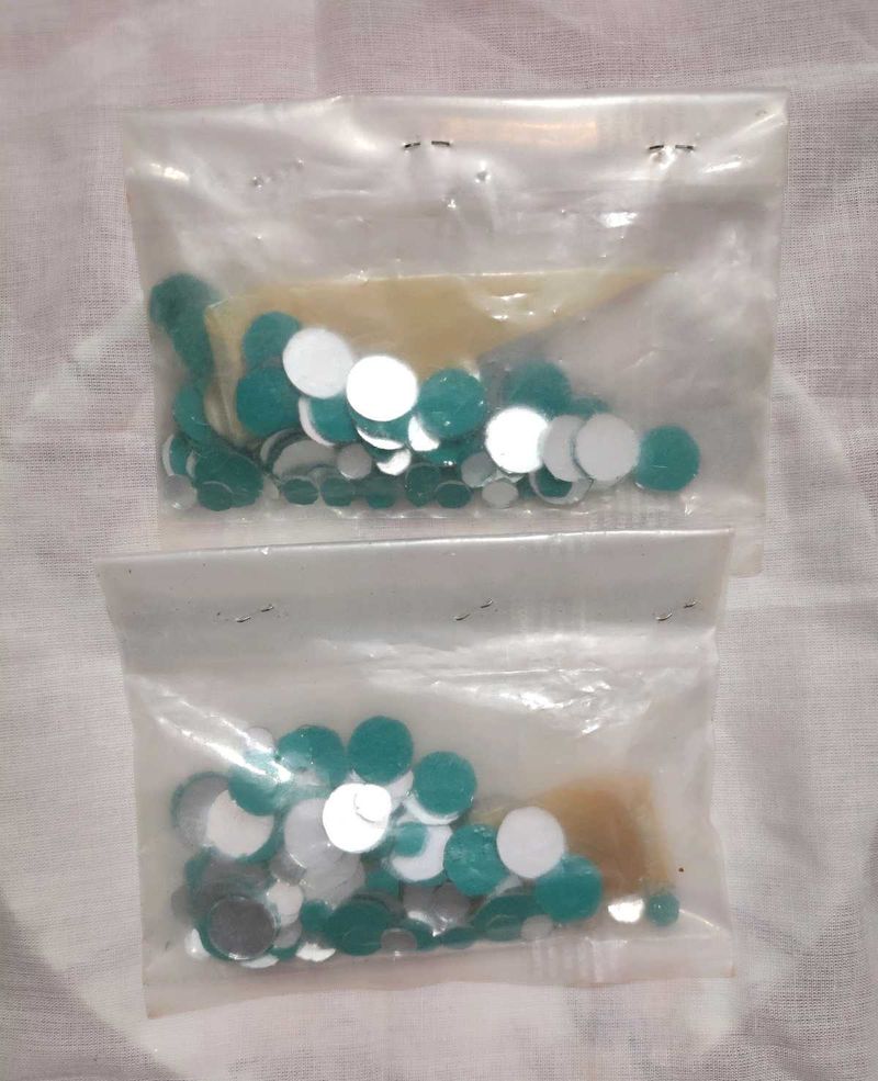 Two Round Mirror Pockets