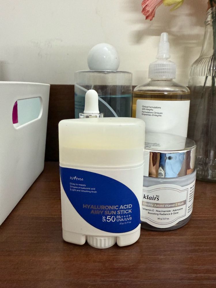 Isntree Hyaluronic Acid Airy Sun Stick