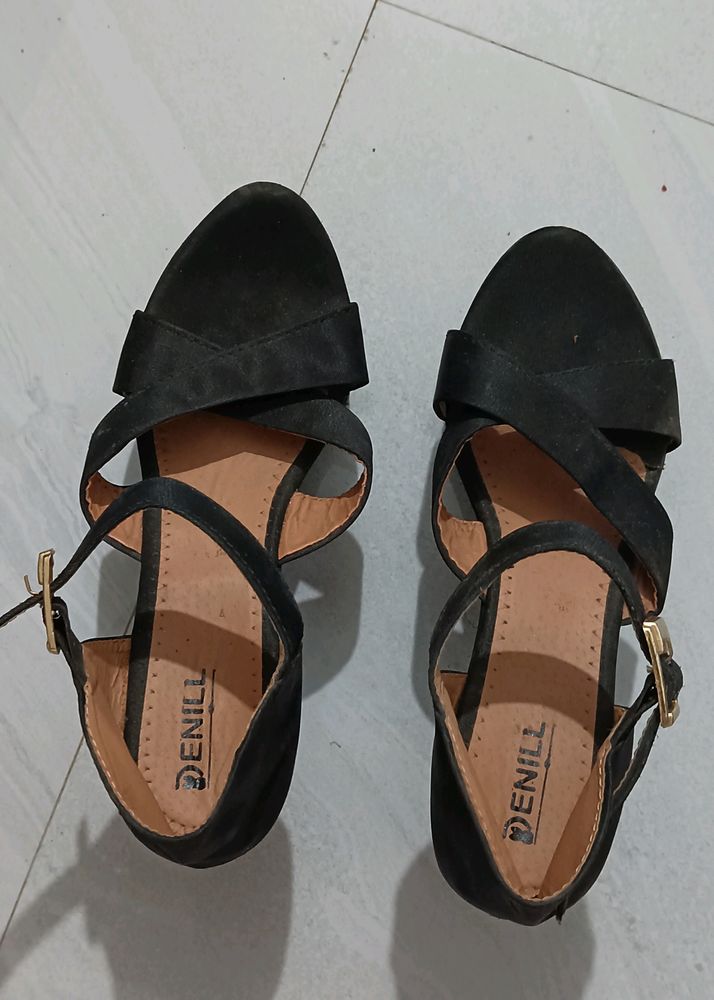 Denil Black Sandals