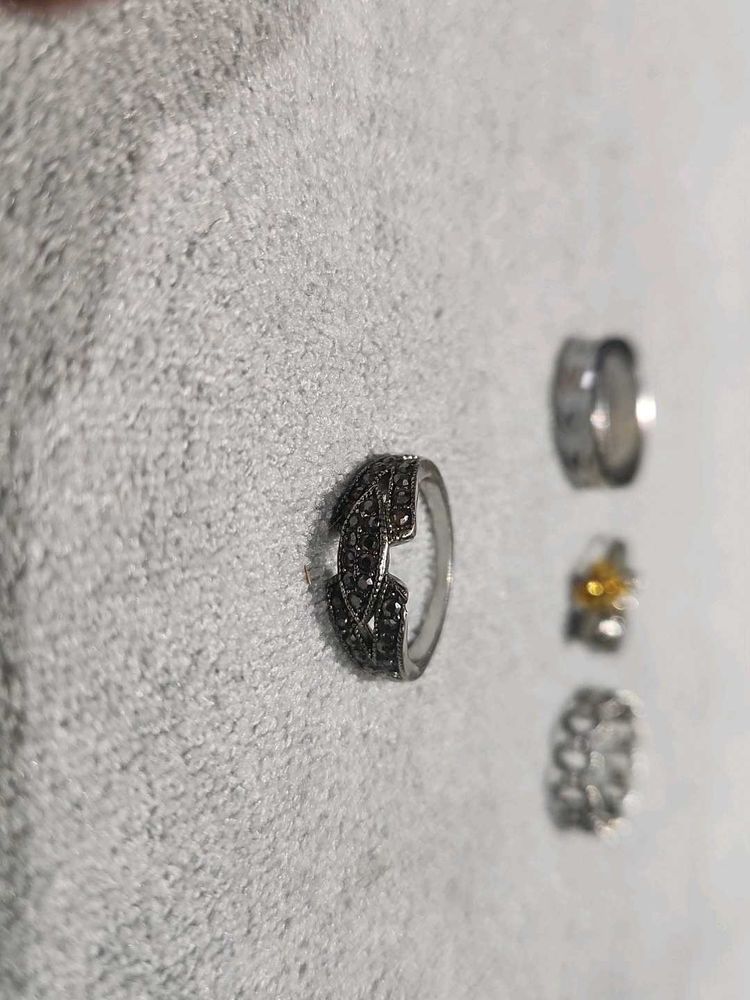 Unique Valuable Vintage Ring- With Rings Free