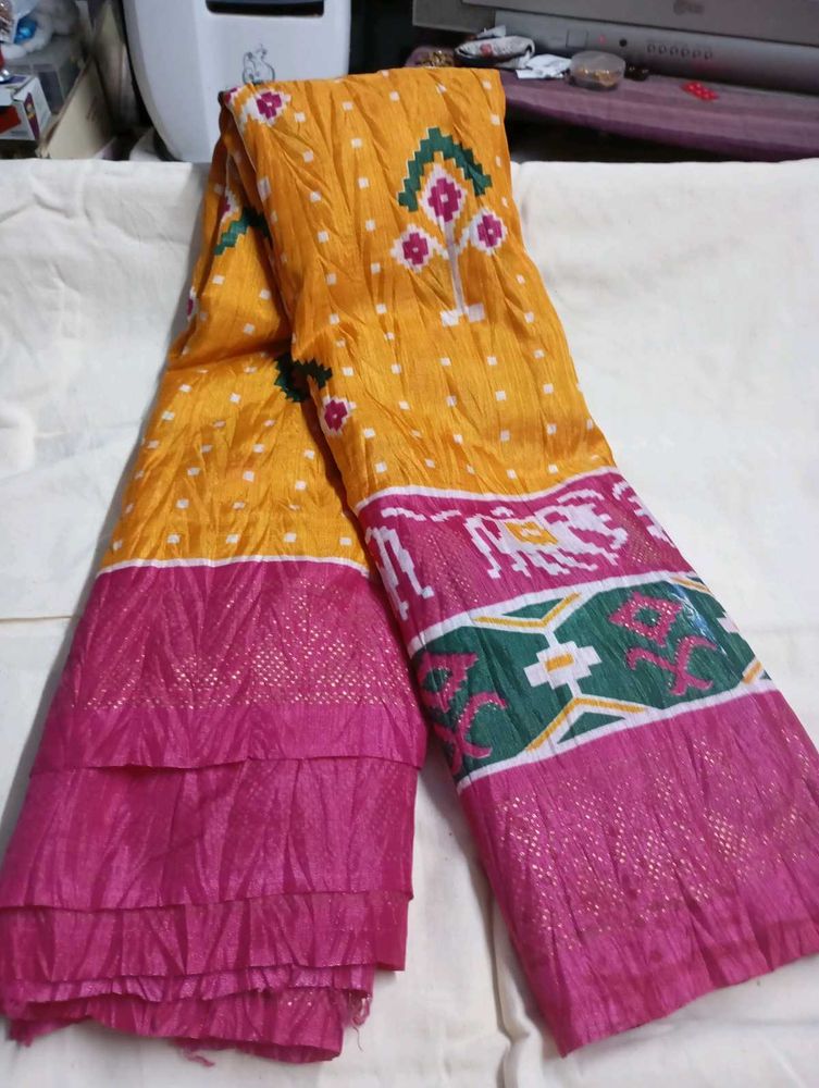 Used joint Bandhani Saree - Vibrant Ethnic Fashion