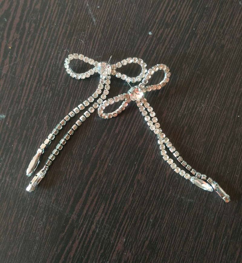Sparkling Rhinestone bow earring