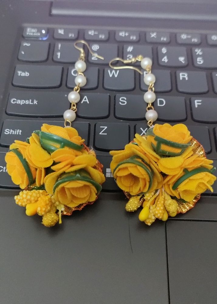 Pack Of Two Yellow Artificial Flower Maang Tikka