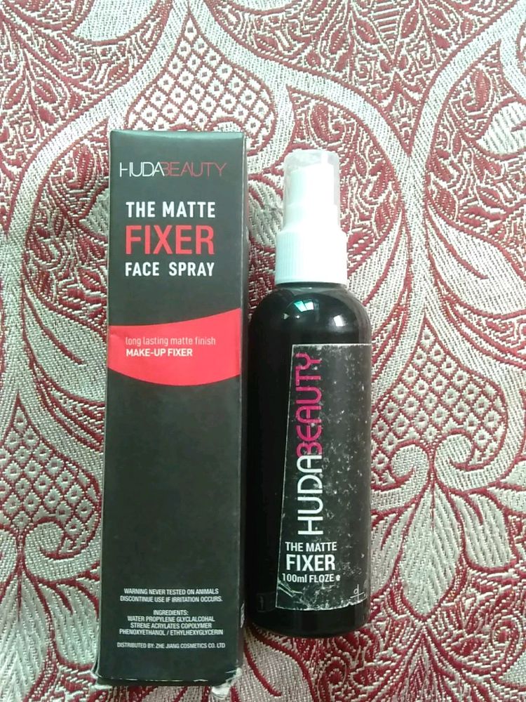 Huda Beauty Matte Fixer Face Spray