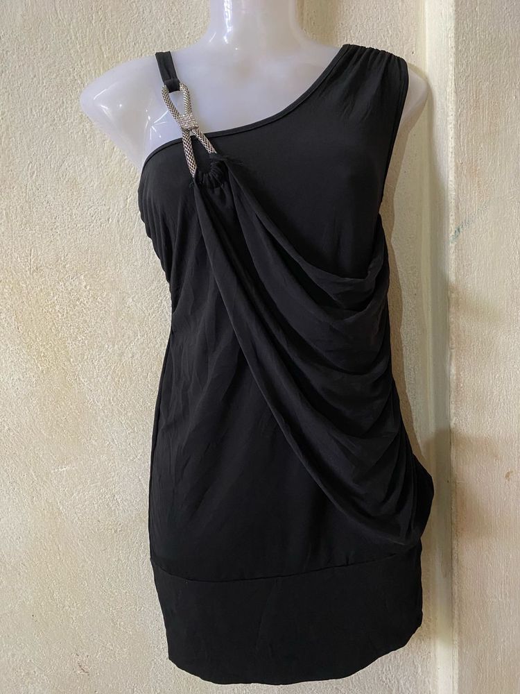 Chic Black One-Shoulder Dress