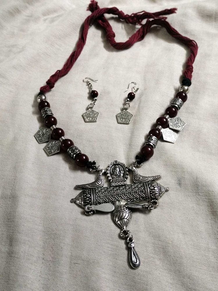 Earings And Necklace.Maroon Colour.