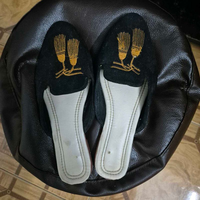 Black Pointed Toe Mules