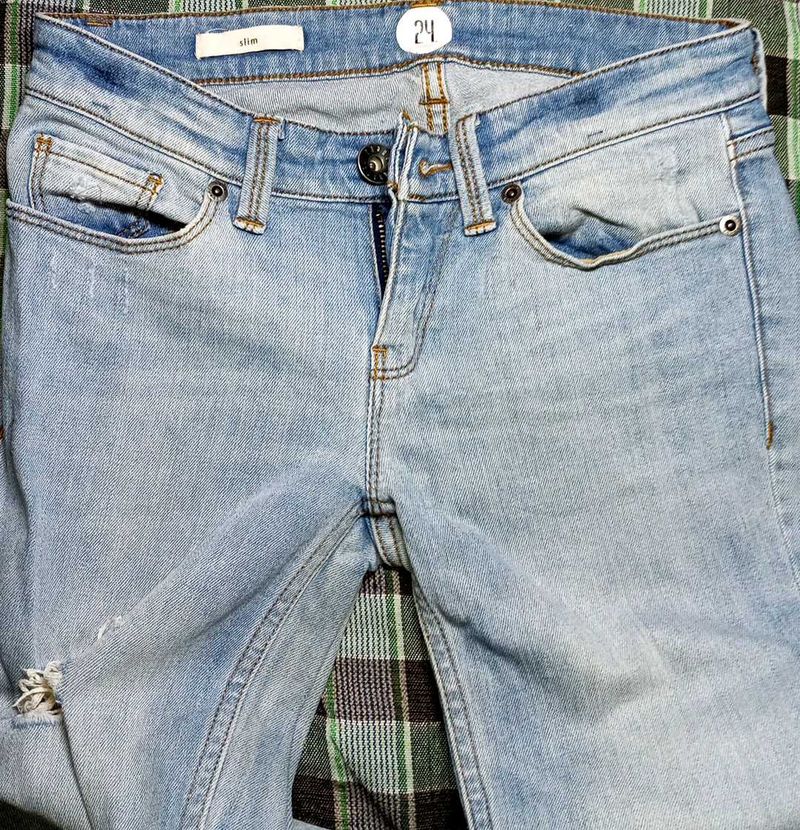 Light Wash Slim Jeans - Size 24