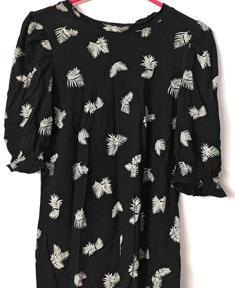 Black Floral top💕
